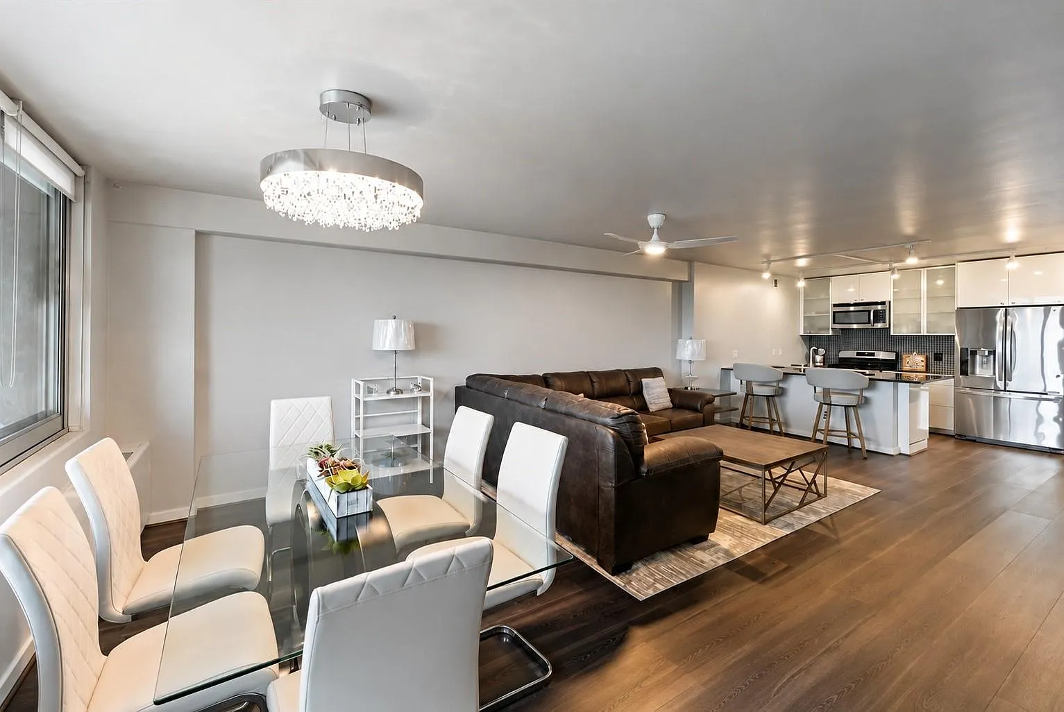 1 bed, 863 sqft, $2,299 — Photo 3