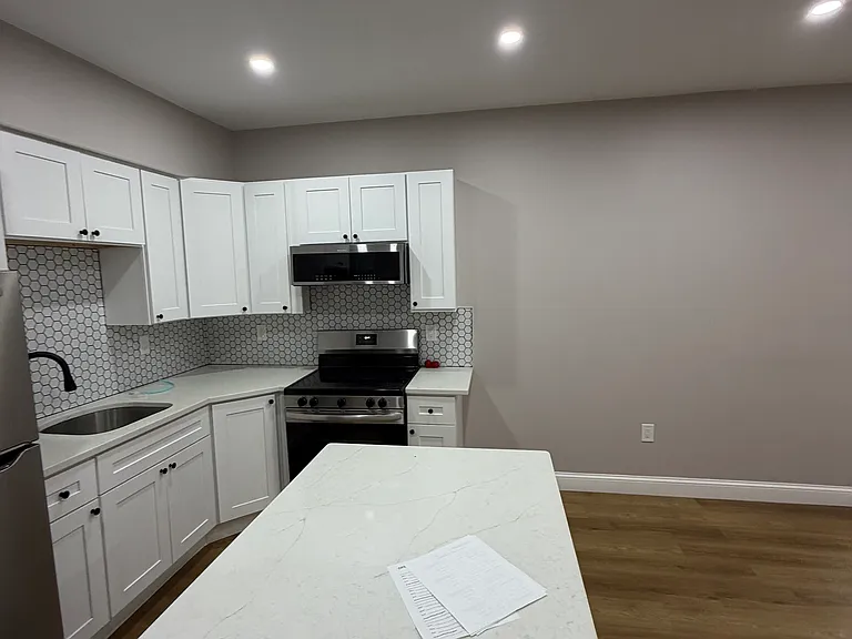 24 E Chestnut St #2 — Photo 3