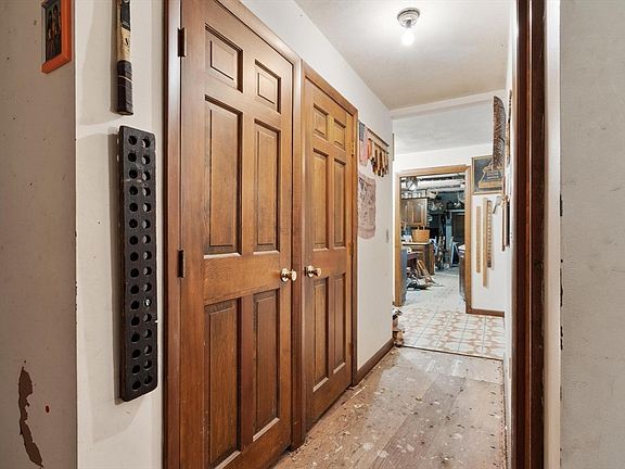 3rd image of 354 Maple St