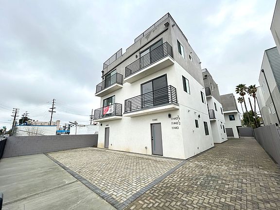 3rd image of 11443 Hatteras St #2