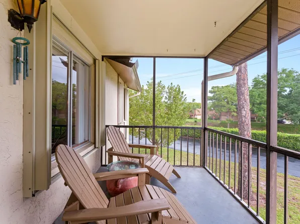 322 Knotty Pine Circle #D2, Greenacres, FL 33463