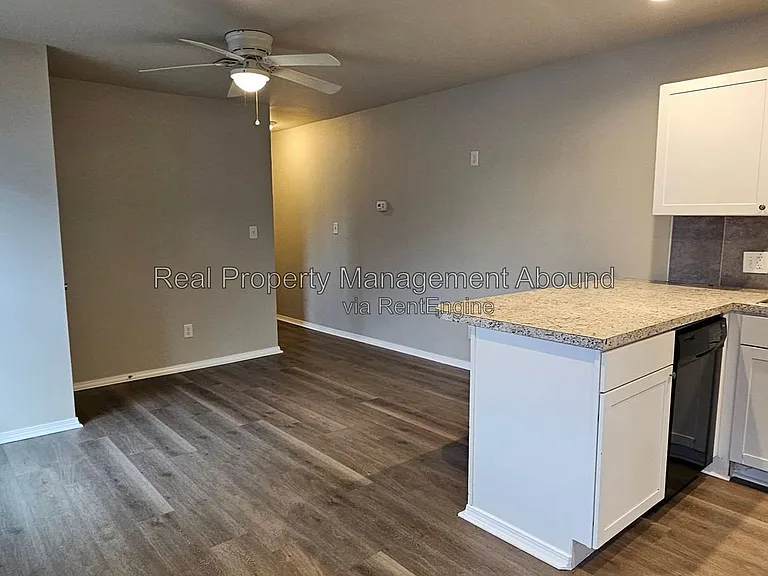 727 S Olympia Ave — Photo 24