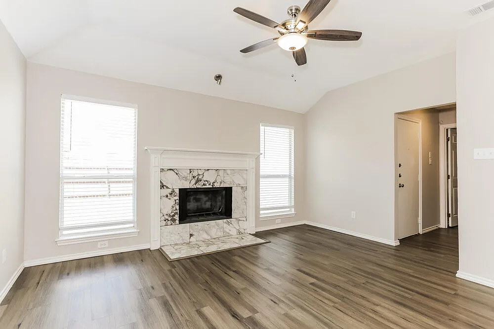 3 bed, 2.0 bath, 1476 sqft, $3,000 — Photo 3