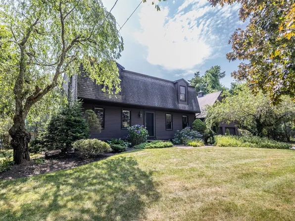 20 Staples Shore Rd, Lakeville, MA 02347