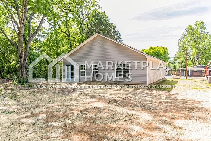 1612 College St SE — Photo 28