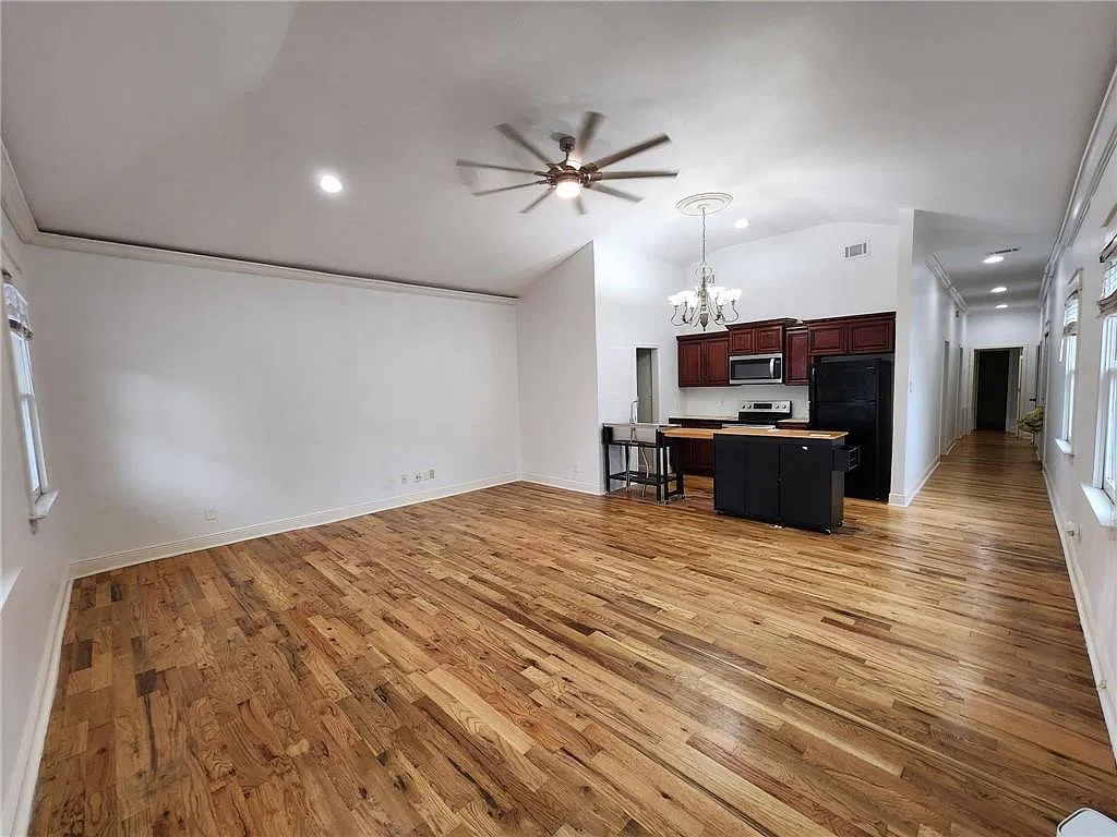 3 bed, 2.0 bath, 1384 sqft, $2,250 — Photo 3