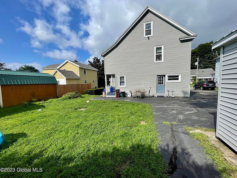 5th image of 34 Maple Avenue
