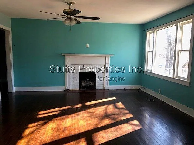 3 bed, 1.0 bath, 1200 sqft, $1,195 — Photo 2