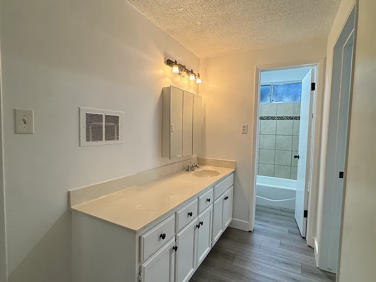 7810 Stewart And Gray Rd #D — Photo 13