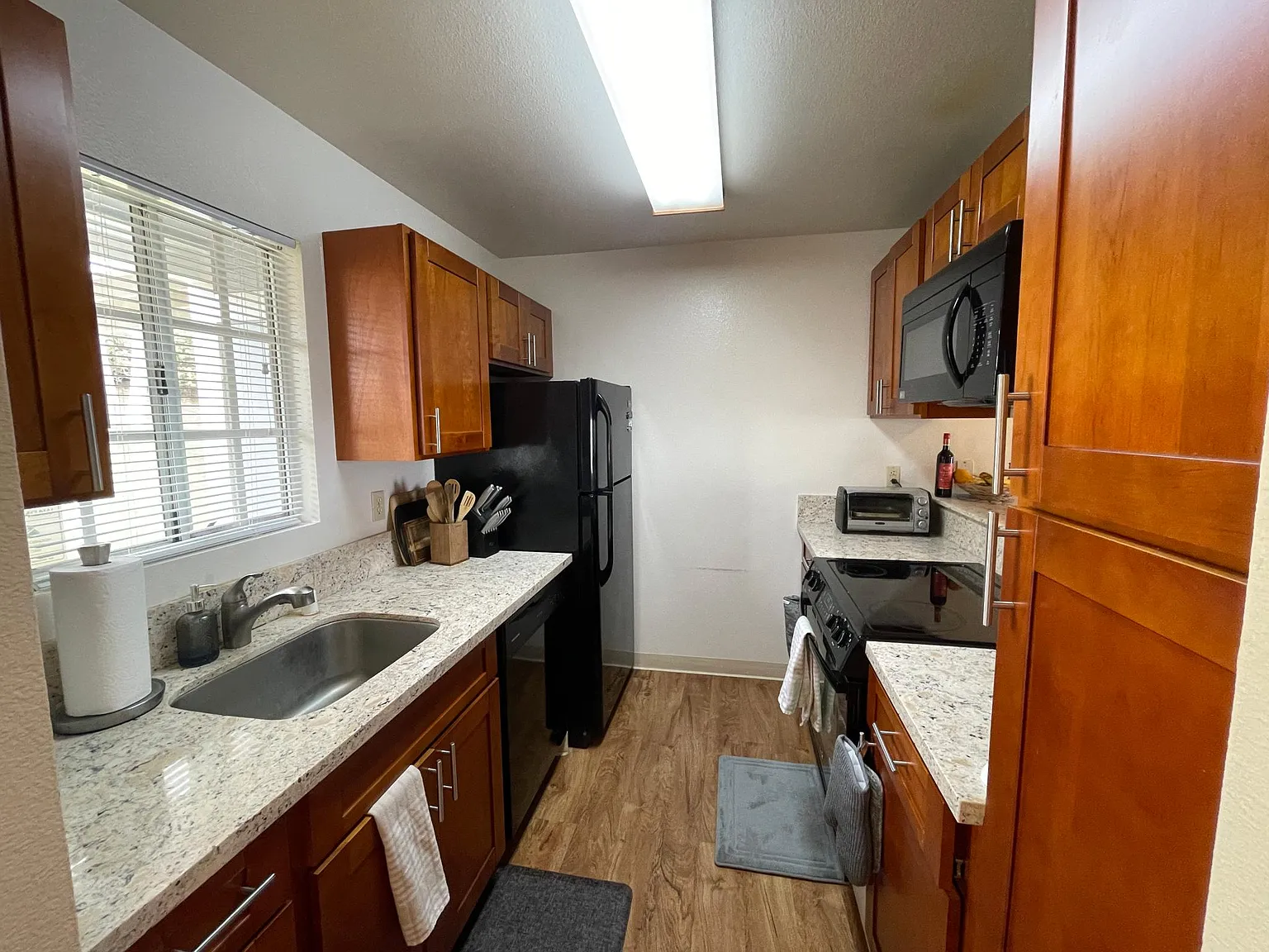 2 bed, 760 sqft, $2,700 — Photo 2