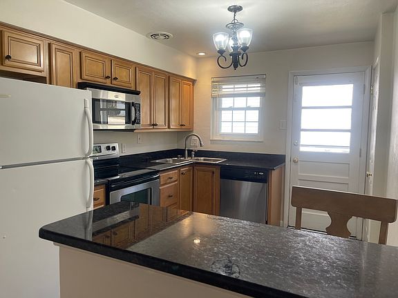 4th image of 2449 Cecelia Ave
