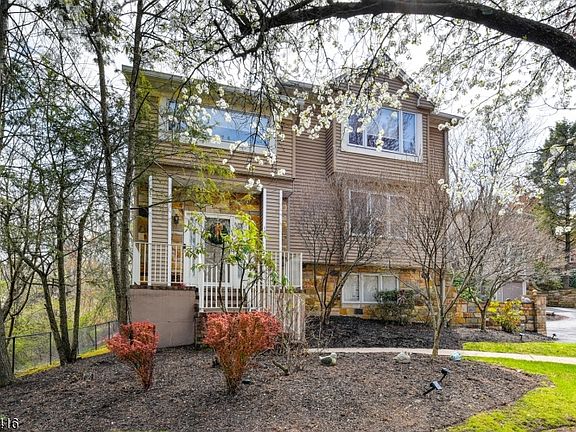 4th image of 18 Dockery Dr