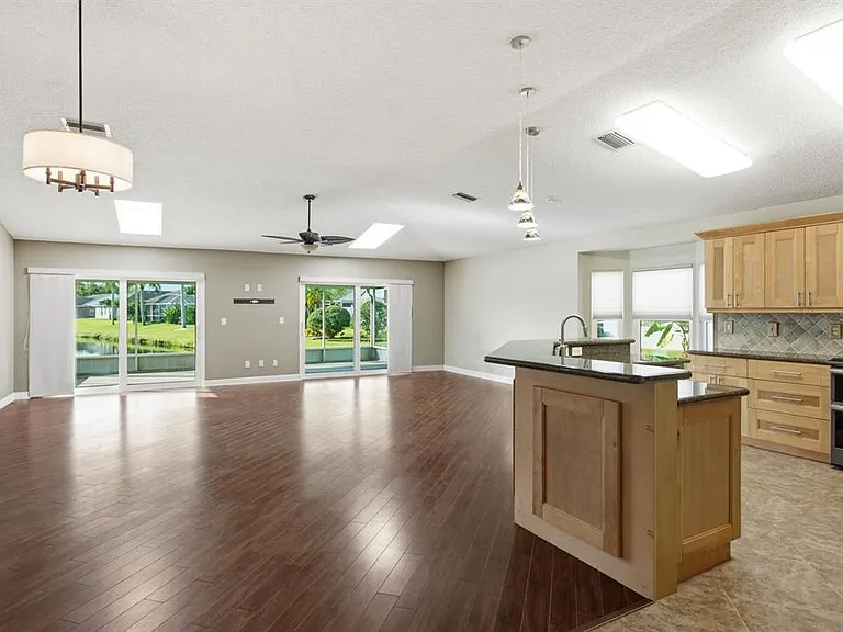 349 Fountainview Cir — Photo 5