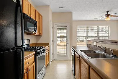 6305 Shoreview Cir — Photo 9