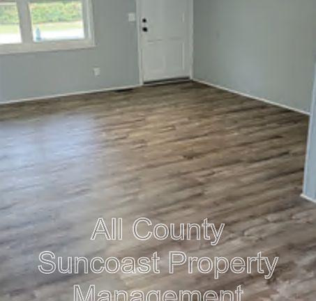 3rd image of 208 NE Rowena St