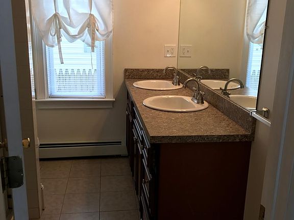 Bathroom w Double Sinks