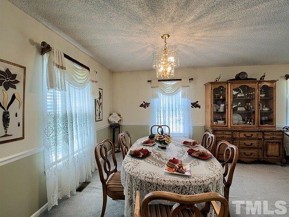 5th image of 54 Lynn Ln