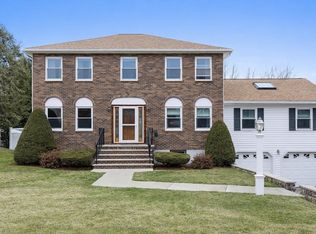 11 Valdora Dr, Stoneham, MA 02180