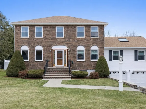 11 Valdora Dr, Stoneham, MA 02180