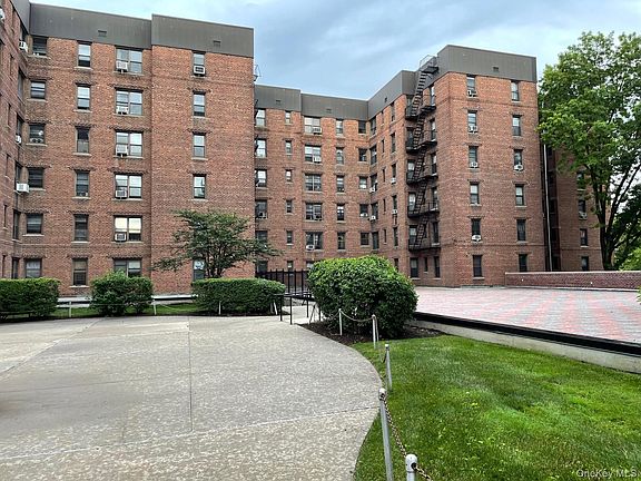 4th image of 11315 34th Avenue #1E