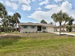 1049 Carnation Dr, Sebastian, FL 32958