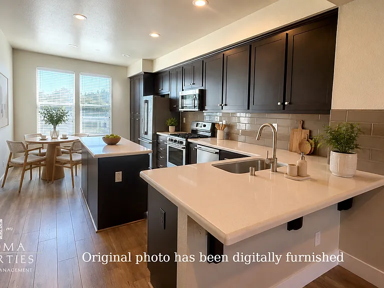 425 Kylie Ln — Photo 2