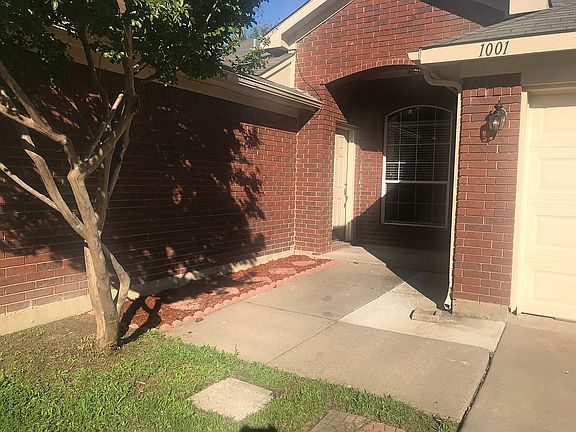 2nd image of 1001 Marcia Ln