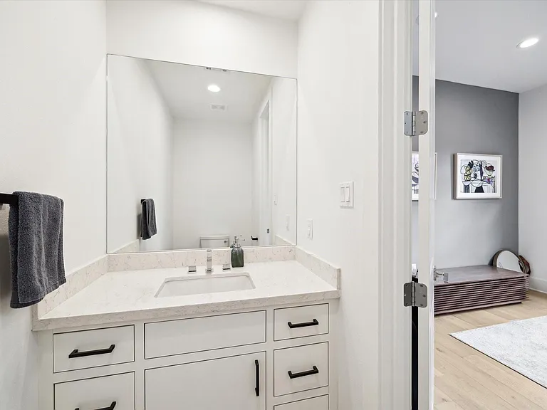 823 Aurora St — Photo 9