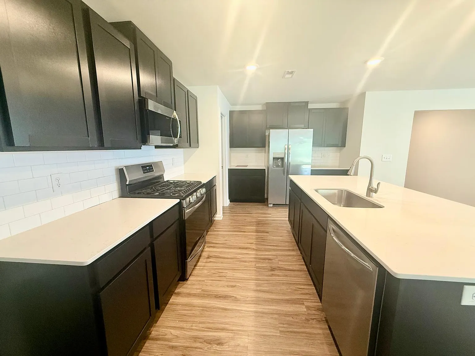 5 bed, 2635 sqft, $2,300 — Photo 4