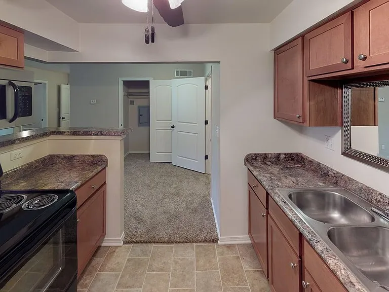 Metroplex Apartments — Photo 60
