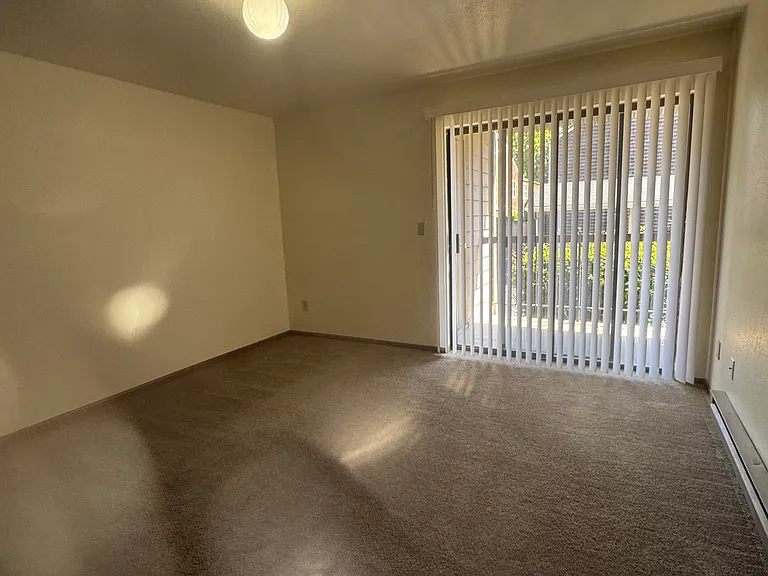 THE FORUM APARTMENTS — Photo 15