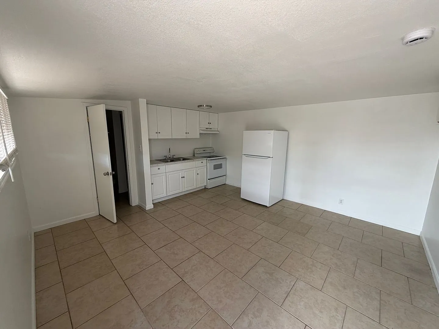 Newly Remodeled 1 Bed1 Bath Close to Phoenix Children Hospital — Photo 3
