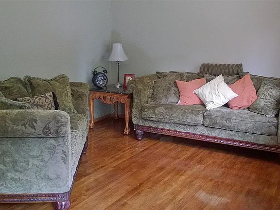 2nd image of 217 N Lexington Ave