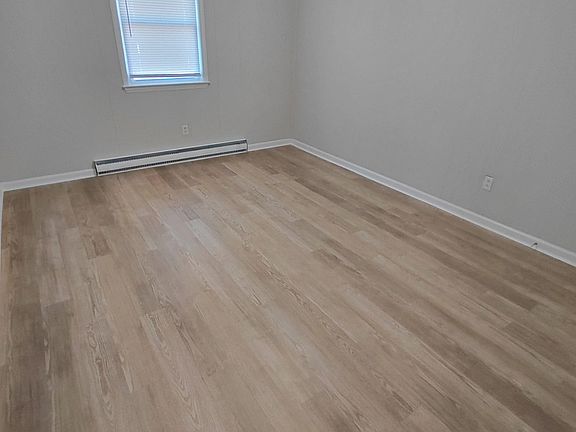 4th image of 902 Williford St #902