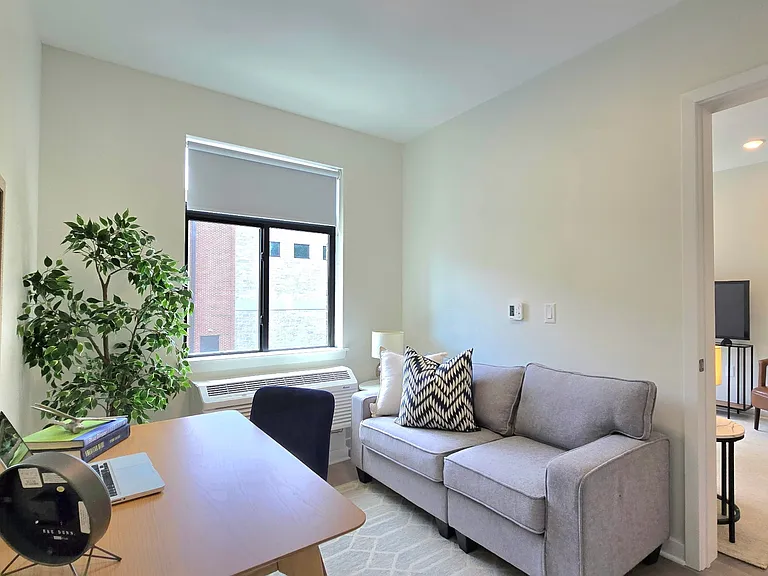 135-137 Fairfield Rd #203 — Photo 5