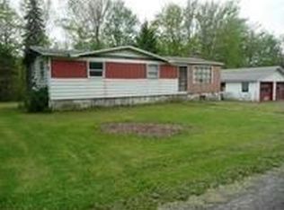 2 Robbins Ln, Waymart, PA 18472