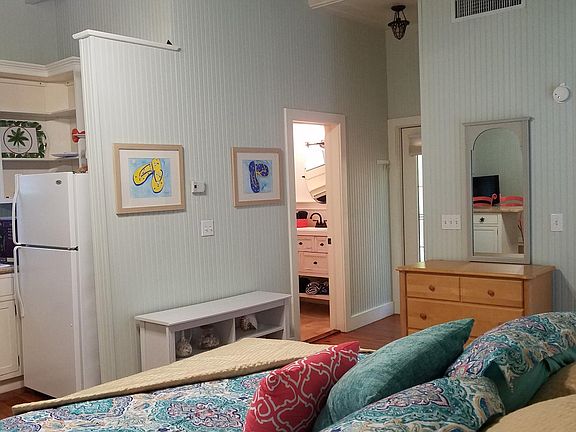 4th image of 226 NE 1st Ave #2