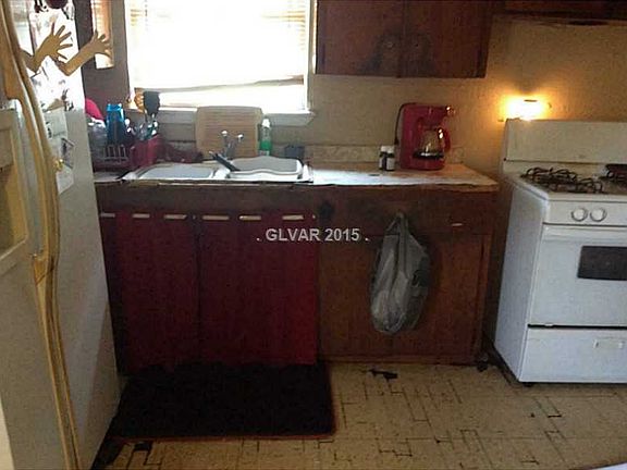 5th image of 1114 Milvid Ave