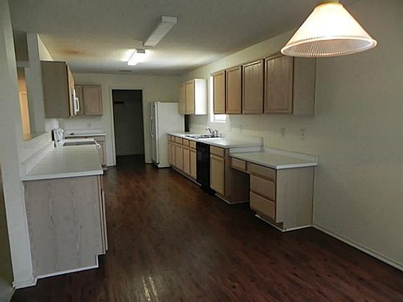 3rd image of 412 Lewis Canyon Ln