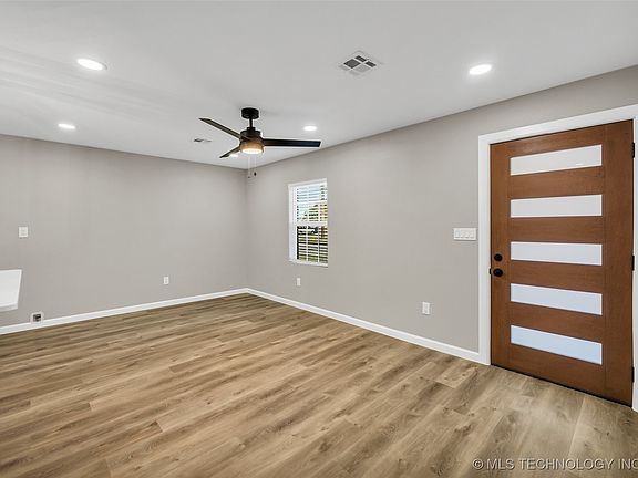 4th image of 1442 N Urbana Ave
