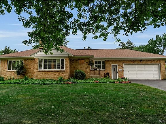 3rd image of 4751 Brentwood Dr