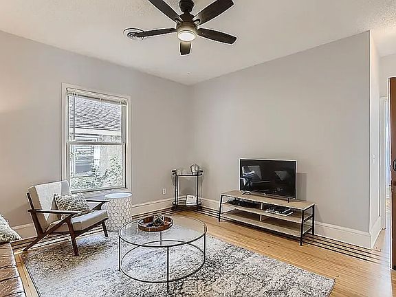 3rd image of 953 24th Ave NE #2