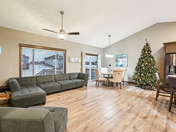5th image of 11490 Latham Ln