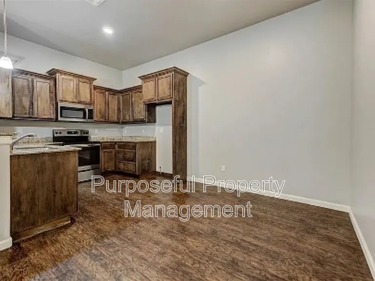 4313 Edinburg Way — Photo 8