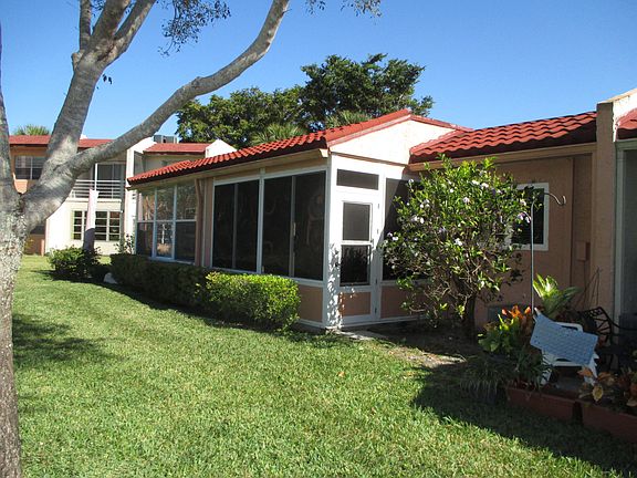 4th image of 305 Lake Evelyn Dr
