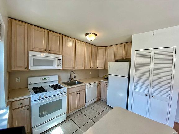 3rd image of 73-15 260th St