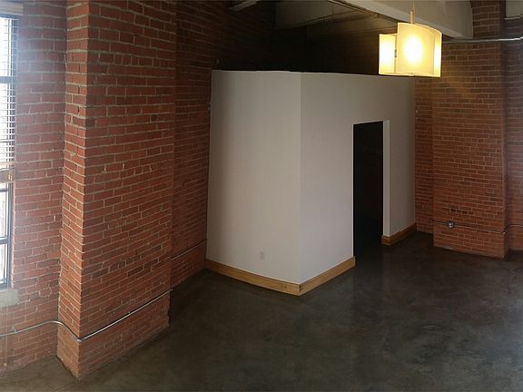 3rd image of 380 W 22nd St