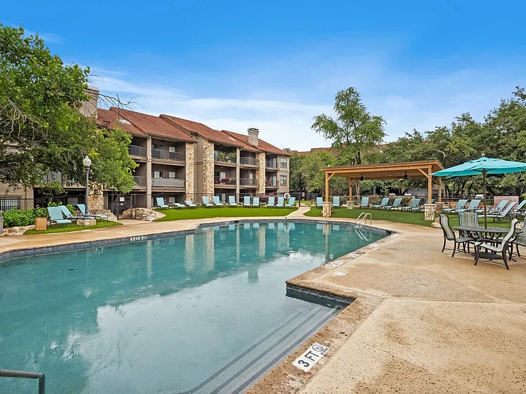 Waters Edge Apartments in Georgetown, TX