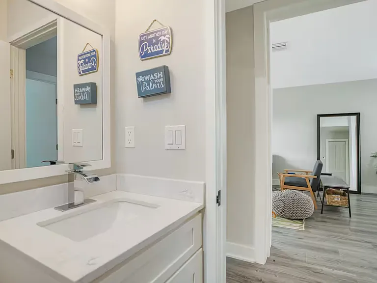 3260 Woodside Ave — Photo 13