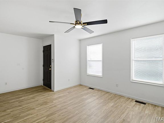 4th image of 10236 Earl Dr